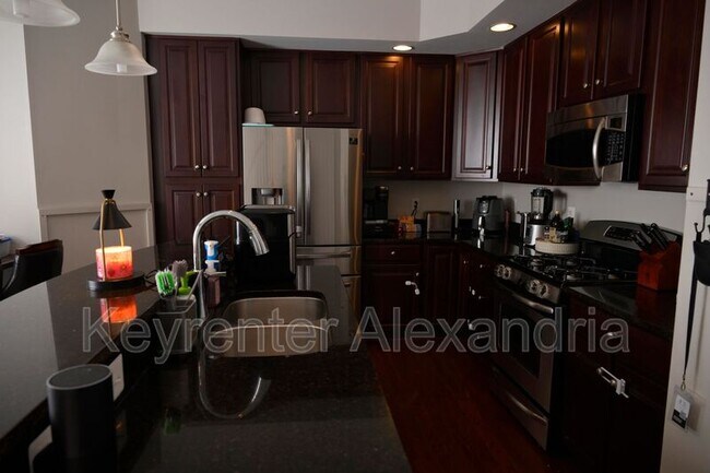 2561 Eastbourne Dr in Leesylvania, VA - Building Photo - Building Photo
