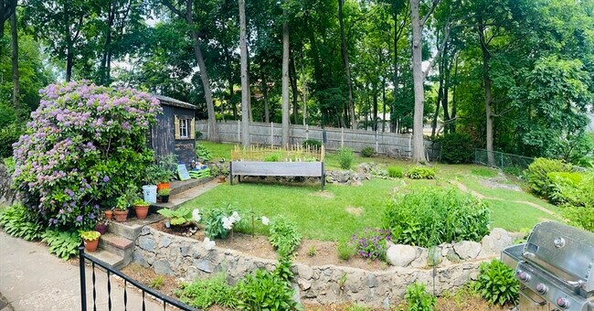 27 Buena Vista Rd in Arlington, MA - Building Photo - Building Photo