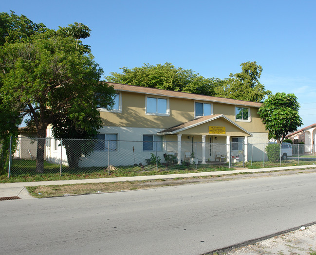 1190 NW 30th Ter in Fort Lauderdale, FL - Building Photo - Building Photo