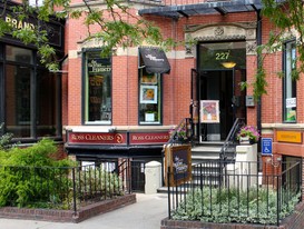 227 Newbury St in Boston, MA - Foto de edificio - Building Photo