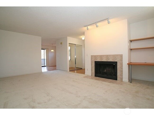 9922 NE 144th Ln in Kirkland, WA - Building Photo - Building Photo