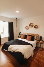 207 E 9th St in Port Angeles, WA - Foto de edificio - Building Photo