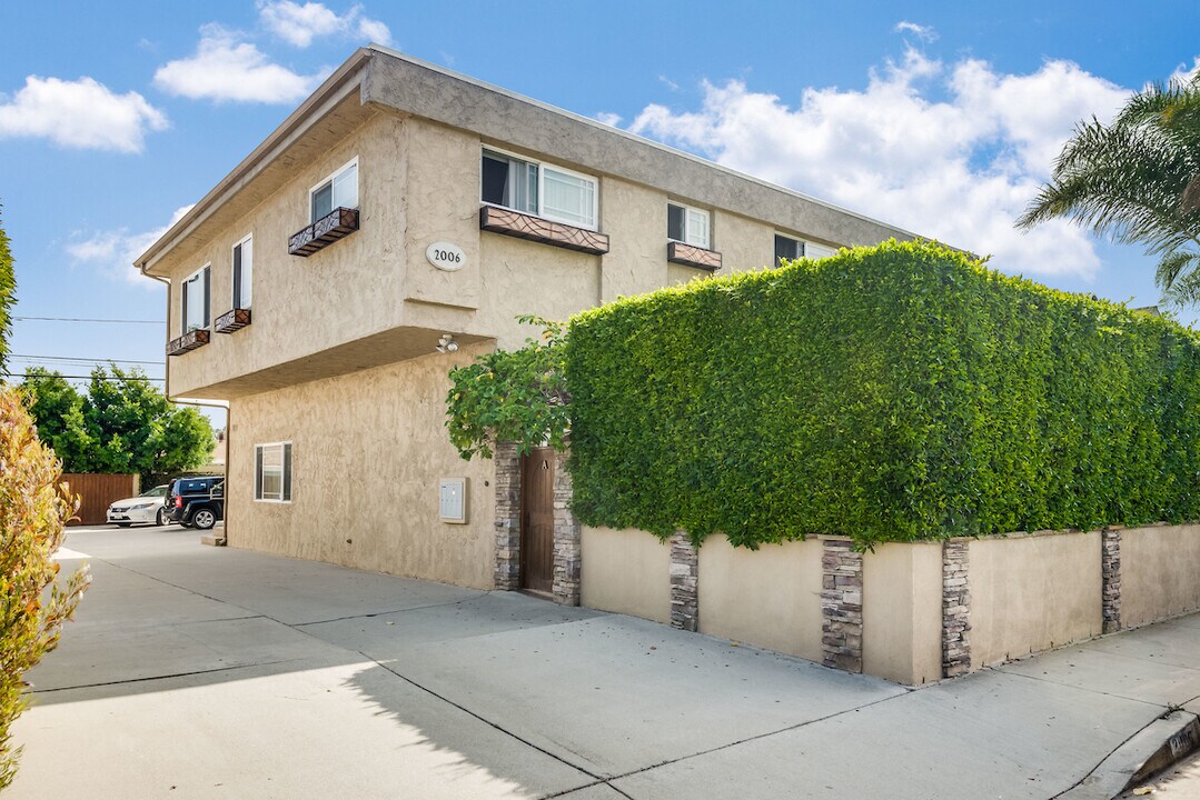 2006 Manhattan Beach Blvd in Redondo Beach, CA - Building Photo