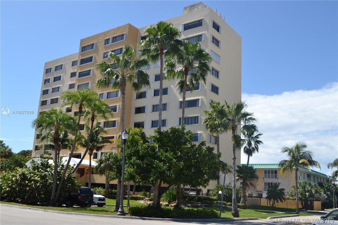 650 Ocean Dr-Unit -7A in Key Biscayne, FL - Foto de edificio