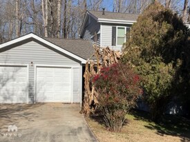 2870 Woodhollow Ln in Jonesboro, GA - Building Photo