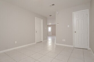4906 S Cancun in Houston, TX - Building Photo - Building Photo