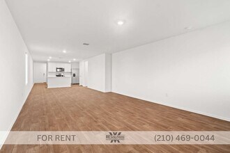 5041 Pitch in San Antonio, TX - Building Photo - Building Photo