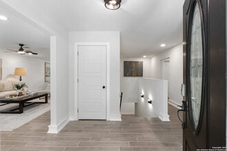 123 E Brandon in San Antonio, TX - Building Photo - Building Photo