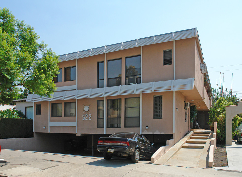 522 N Flores St in Los Angeles, CA - Building Photo