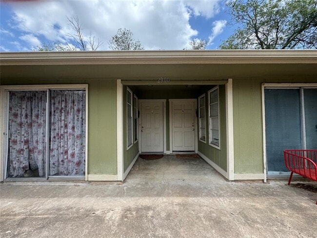 property at 2900 Lovell Dr