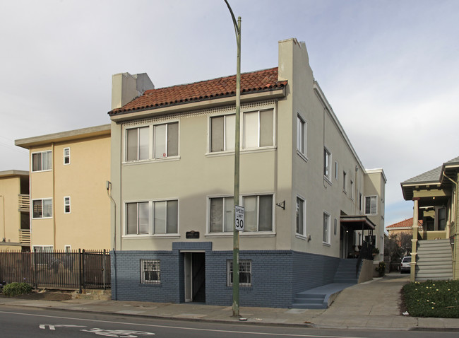 Lakewalk Apartments in Oakland, CA - Building Photo - Building Photo