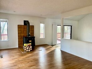 11569 Alta Sierra Dr in Grass Valley, CA - Building Photo - Building Photo