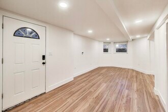 2704 N Sacramento Ave in Chicago, IL - Building Photo - Building Photo