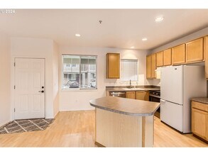 8686 NE Hyde Park Ln in Hillsboro, OR - Building Photo - Building Photo