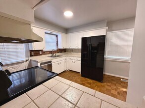 10117 Stoneham Ave in The Village, OK - Foto de edificio - Building Photo