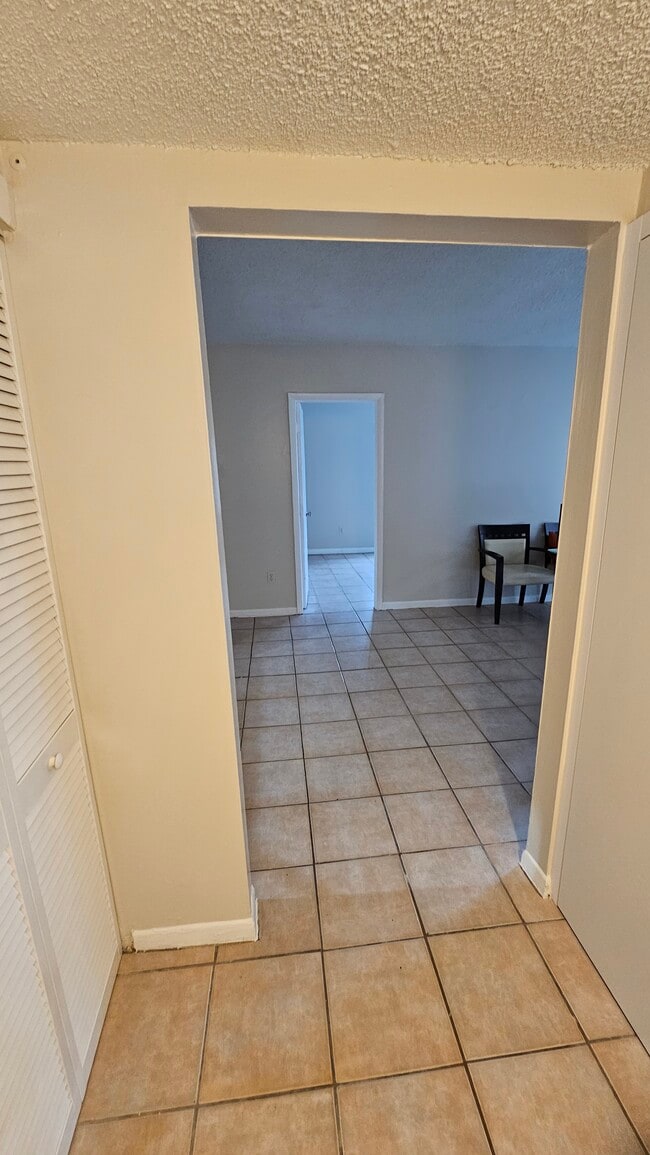 1035 W 77th St in Hialeah, FL - Building Photo - Building Photo