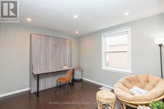 4 Sunning Hill Ave in Hamilton, ON - Building Photo - Building Photo