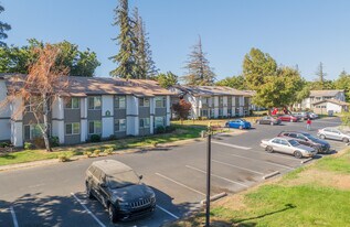 Oakdale II Apartments in Oakdale, CA - Building Photo