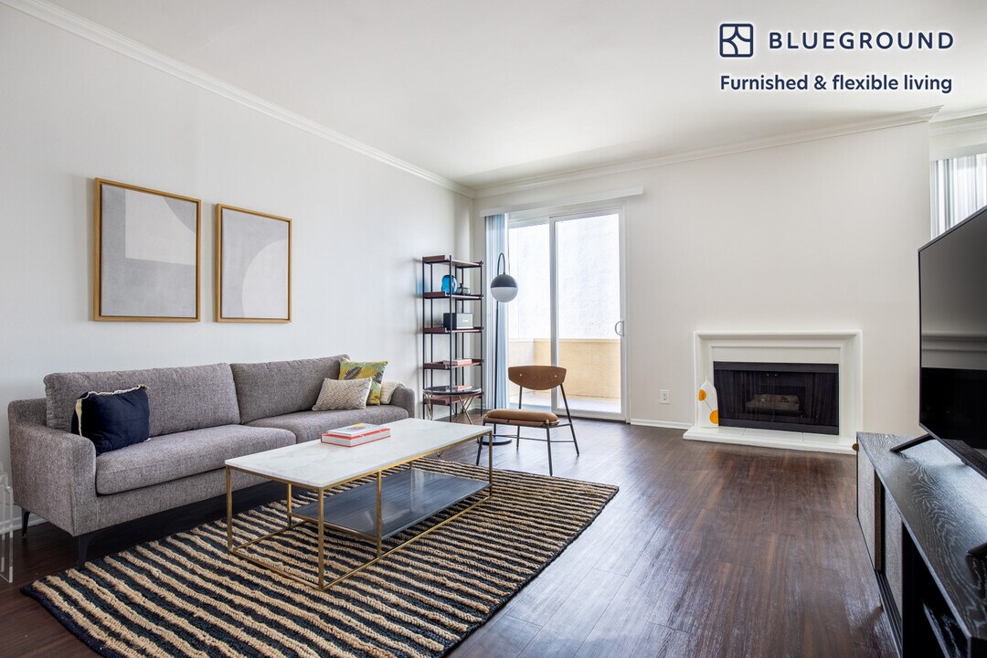 467 Arnaz Dr-Unit -FL4-ID368 in Los Angeles, CA - Building Photo
