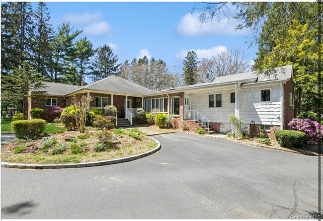 1926 Midlane Rd in Syosset, NY - Building Photo - Building Photo