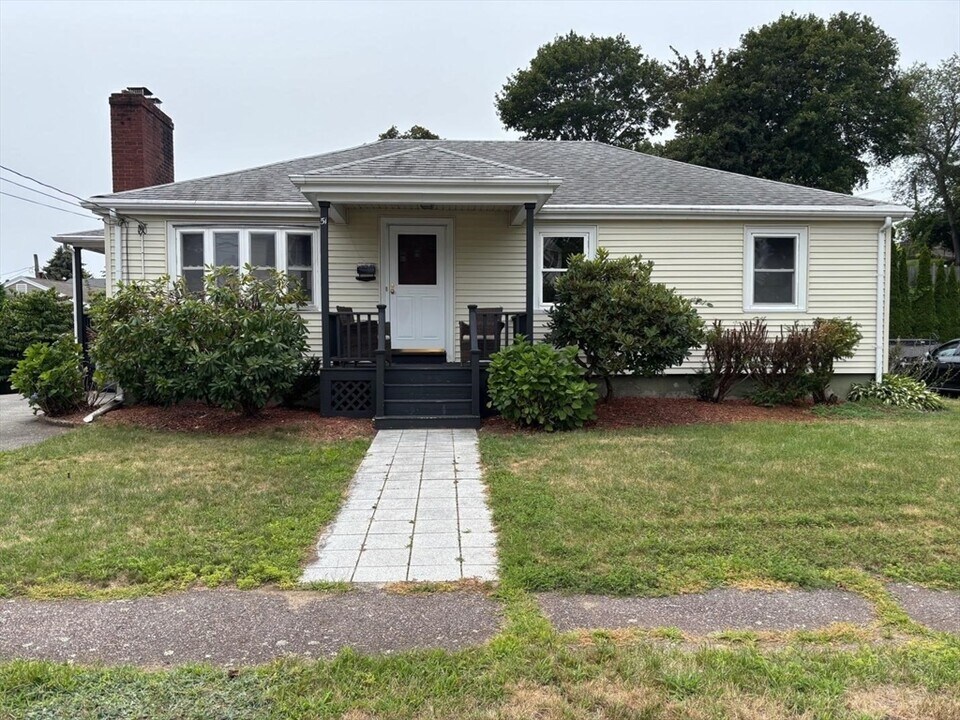 51 Pearson St in Beverly, MA - Building Photo