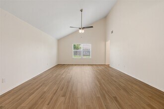 7226 Basque Country Dr in Magnolia, TX - Foto de edificio - Building Photo