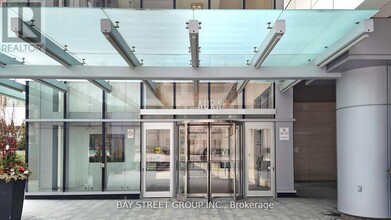 386-3386 Yonge St in Toronto, ON - Building Photo - Building Photo