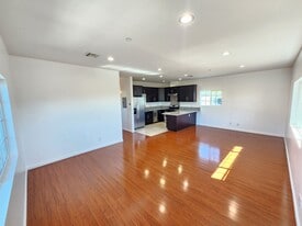 1516 1/2 N Kingsley Dr in Los Angeles, CA - Building Photo