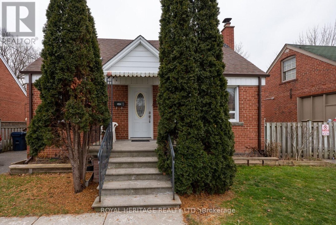 161 Ellesmere Rd in Toronto, ON - Building Photo
