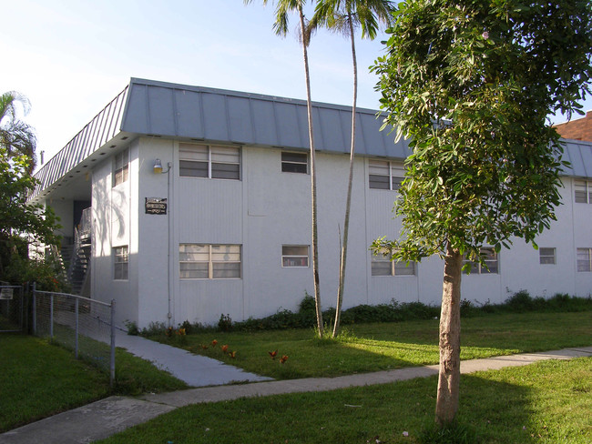 17031 NE 23rd Ave in North Miami Beach, FL - Building Photo - Building Photo