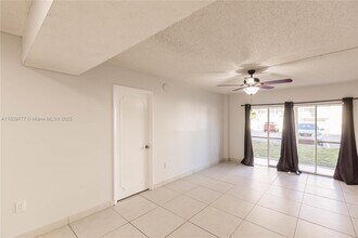 4152 Inverrary Dr in Lauderhill, FL - Building Photo - Building Photo