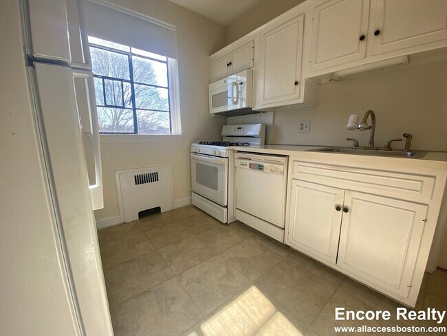 91 Longwood Ave, Unit #5 in Brookline, MA - Foto de edificio - Building Photo