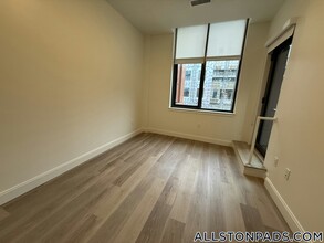 1079 Commonwealth Ave in Boston, MA - Building Photo - Building Photo