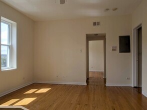 2359 N Drake Ave in Chicago, IL - Building Photo - Building Photo