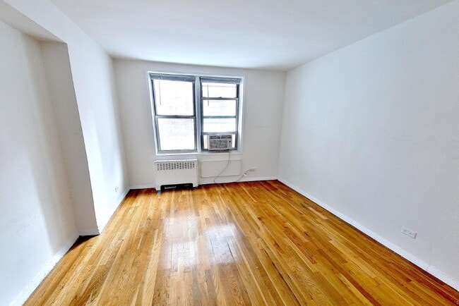 EAST 58th STREET in New York, NY - Building Photo - Building Photo