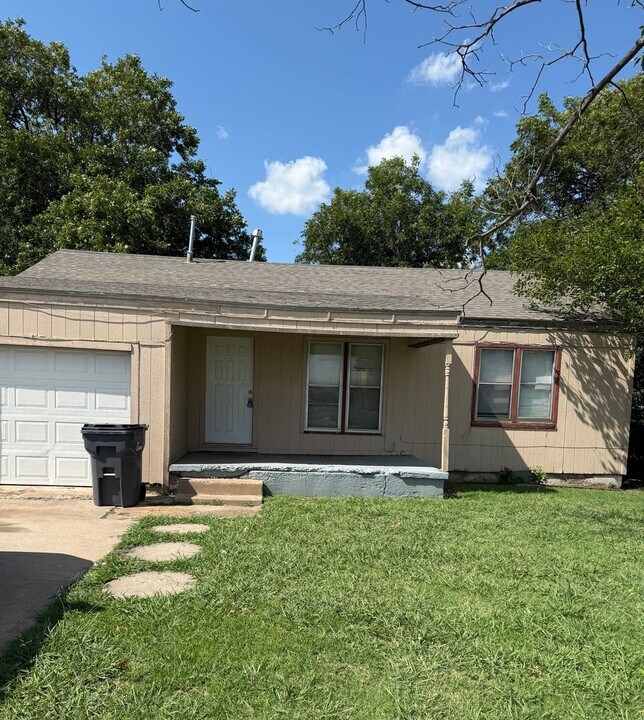2125 NW Lake Ave in Lawton, OK - Foto de edificio