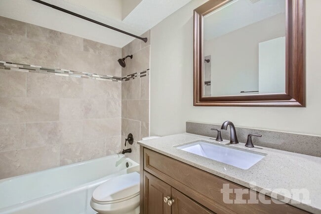 1916 Lamplight Dr in Woodbury, MN - Building Photo - Building Photo