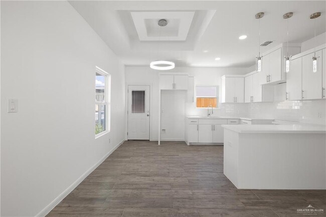 1317 E Hibiscus Ave-Unit -4 in McAllen, TX - Building Photo - Building Photo
