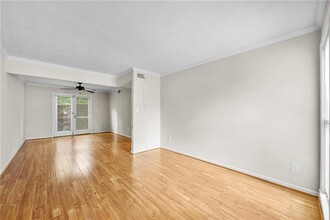 5018 Meadow Ln in Marietta, GA - Foto de edificio - Building Photo