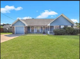 906 Linwood Cir in Hinesville, GA - Building Photo