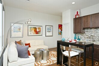 1300 Montrose Blvd in Houston, TX - Building Photo - Building Photo