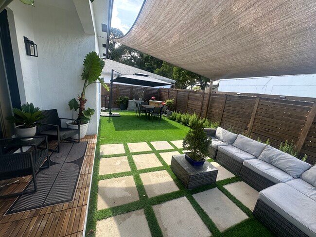 1507 SW 27th Ct in Fort Lauderdale, FL - Foto de edificio - Building Photo