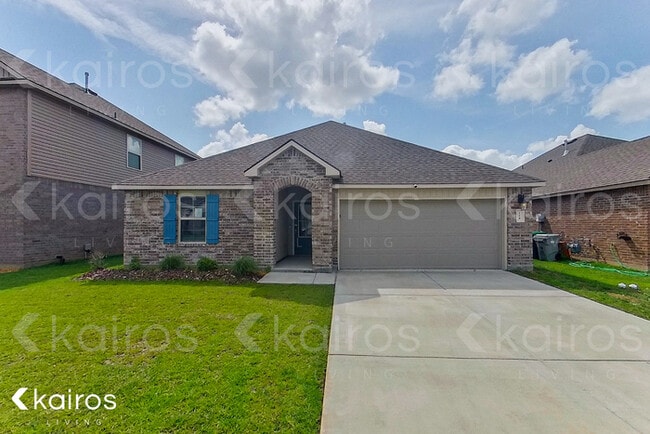 property at 118 E Broussard St