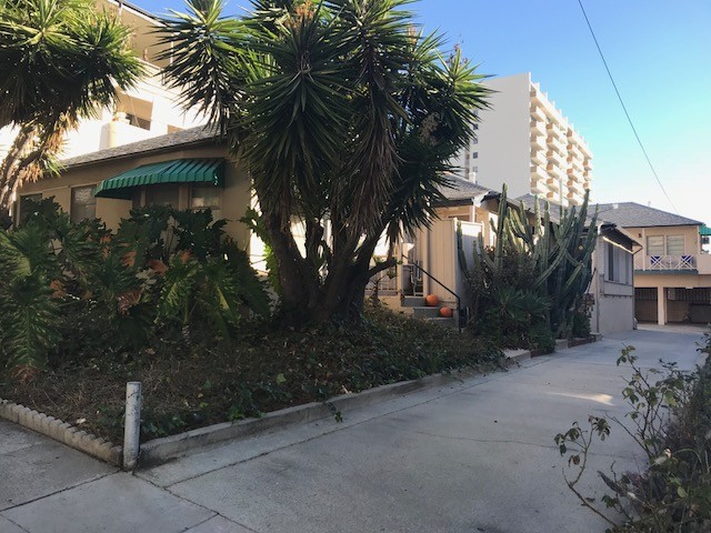 1204 Larrabee St in West Hollywood, CA - Building Photo