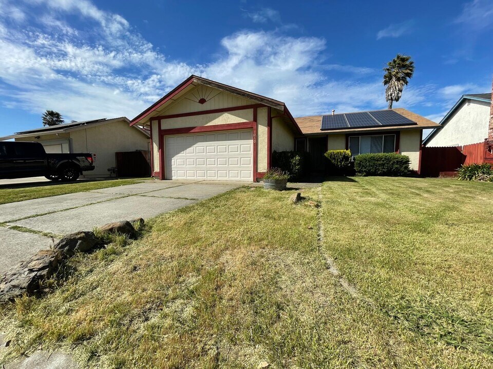 1010 Barrows Dr in Suisun City, CA - Building Photo