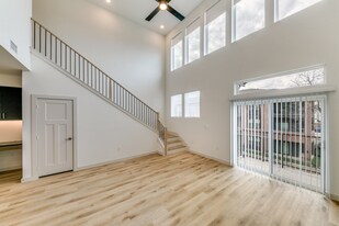 Burnett Lofts at Bishop Ridge in Dallas, TX - Building Photo
