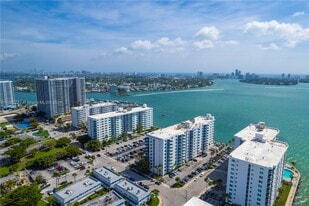 7501 E Treasure Dr, Unit 9M in North Bay Village, FL - Building Photo