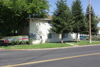 Courtyard Village in West Sacramento, CA - Building Photo - Building Photo