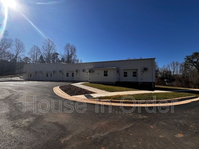 200 Cowan St in Rutherfordton, NC - Building Photo - Building Photo