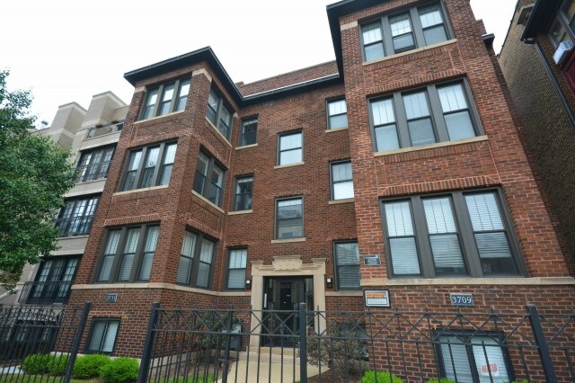 3709-11 N Wilton-Unit -3711-GDN in Chicago, IL - Building Photo